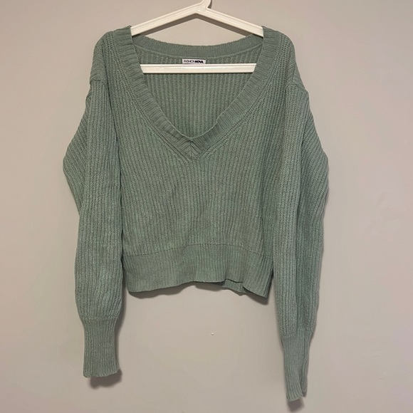 Cropped V-neck Green Sweater | Fashion Nova - Picture 1 of 2
